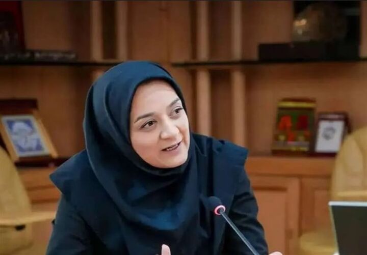 رئیس مرکز تحقیقات پای میز پاسخگویی